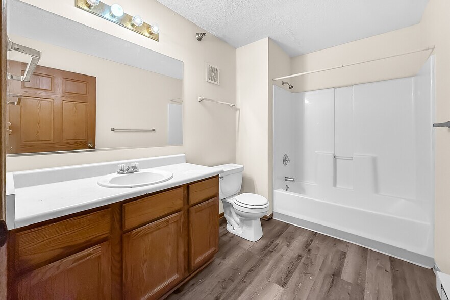 More Photos Of 1201 E Bell Ave, Des Moines Apartments For Sale