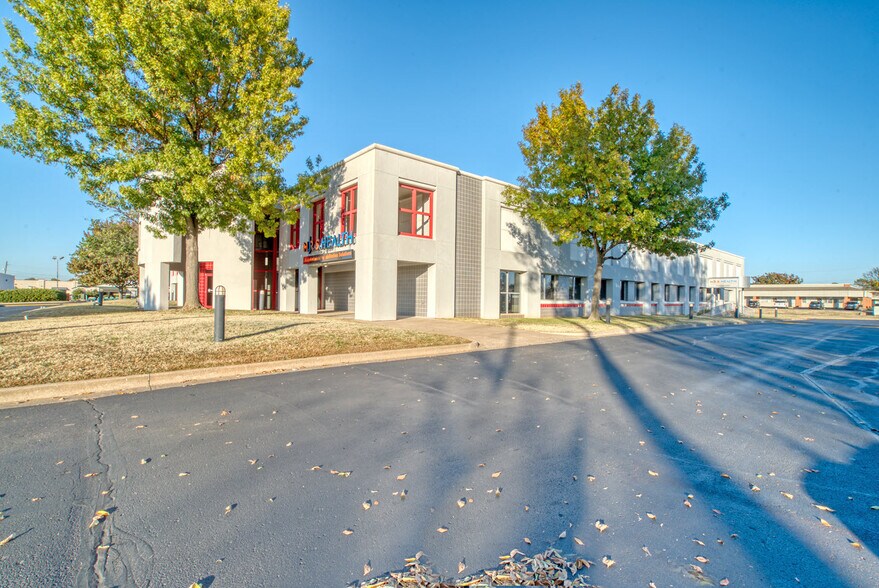 More Photos Of 7127-7133 Riverside Pky, Tulsa Office For Sale