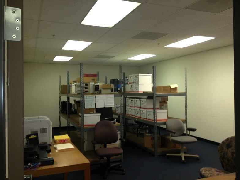 More Photos Of 163-165 E Freedom Ave, Anaheim Warehouse For Lease