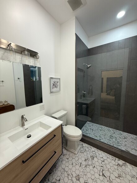 More Photos Of 3912 N Ashland Ave, Chicago Apartments For Sale