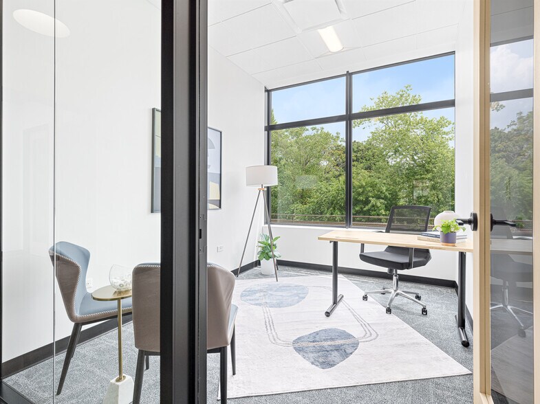 More Photos Of 3838 N Ravenswood Ave, Chicago Coworking Space