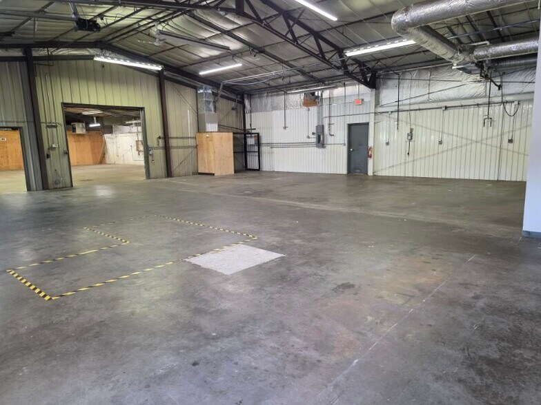 More Photos Of 1115 Commercial Ave, Reedsburg Service For Lease