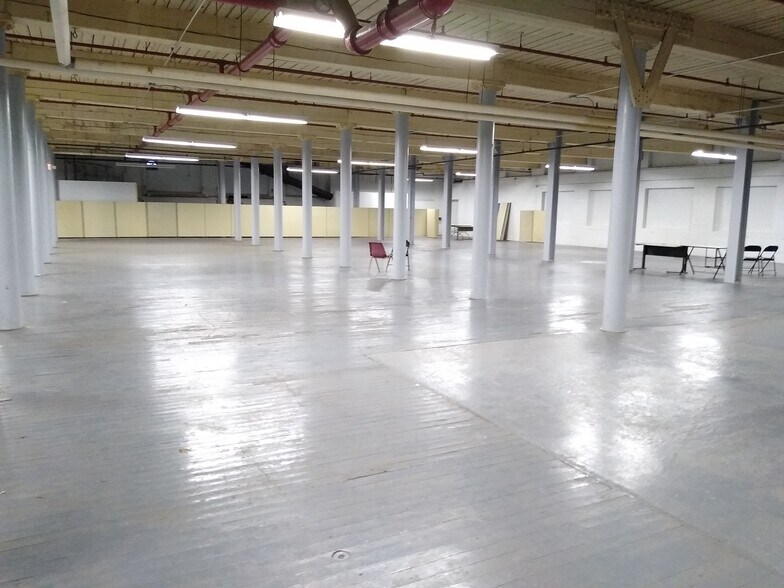 More Photos Of 209 Weeden St, Pawtucket Warehouse For Lease
