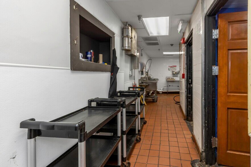 More Photos Of 2901 Tyrone Blvd, Saint Petersburg Restaurant For Sale