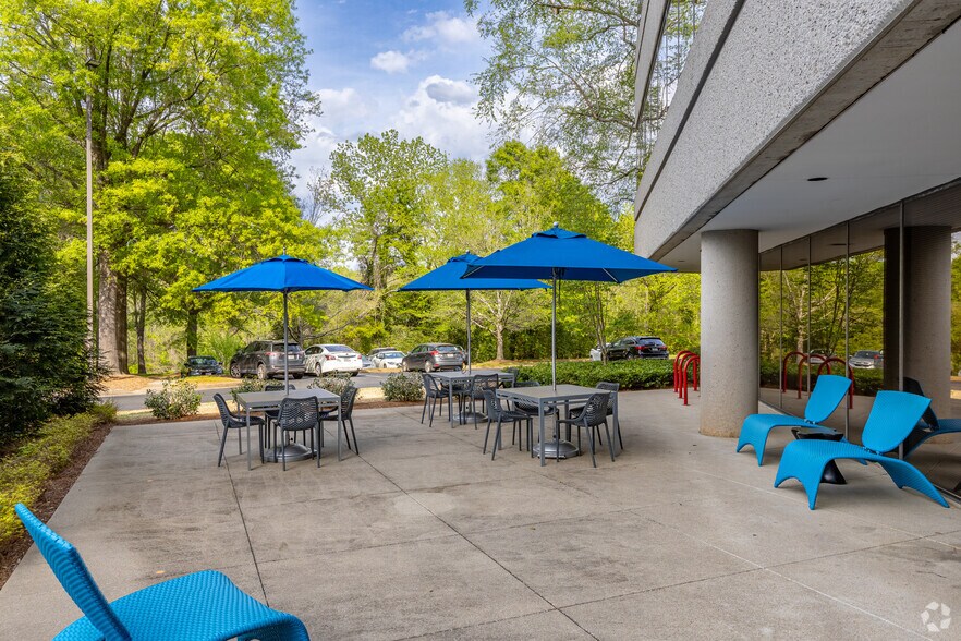 More Photos Of 180 Interstate N Pky SE, Atlanta Office For Lease