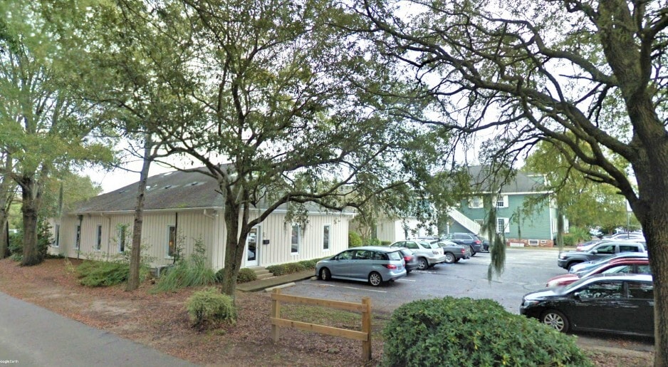 Primary Photo Of 782 Johnnie Dodds Blvd, Mount Pleasant Office For Lease