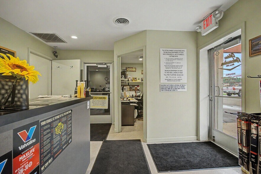 More Photos Of 37 W Carleton Rd, Hillsdale Auto Repair For Sale
