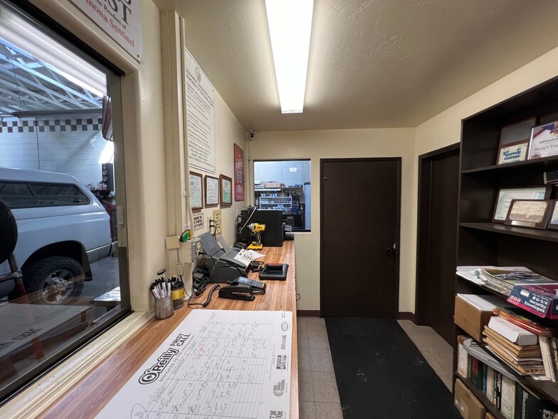 More Photos Of 729 D St, Ramona Auto Repair For Sale