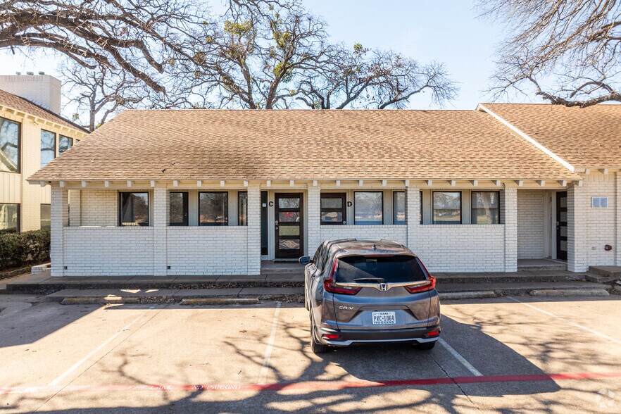 More Photos Of 190 W Highway 114, Southlake Office Residential For Lease