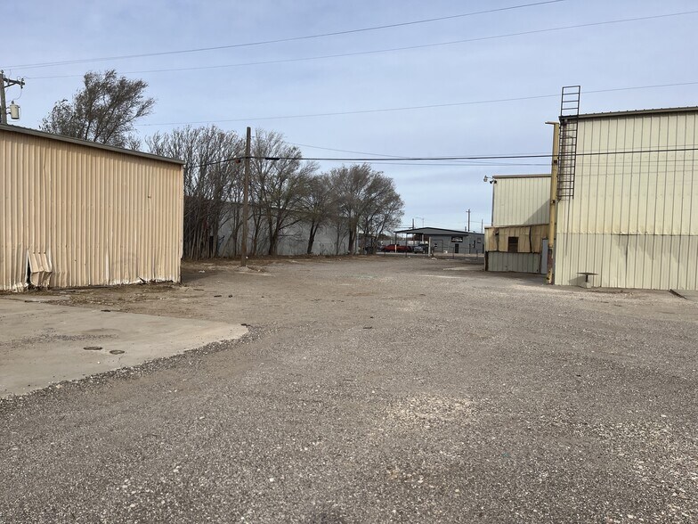 More Photos Of 1012 E Waylon Jennings Blvd, Littlefield Industrial For Sale