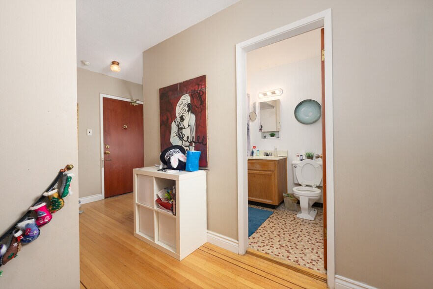 More Photos Of 2250 York Ave, Vancouver Apartments For Sale