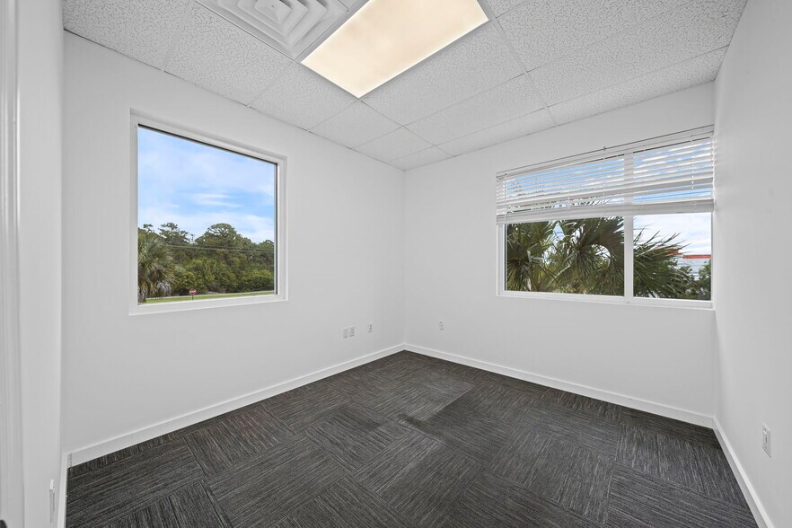 More Photos Of 540 NW University, Port Saint Lucie Office Residential For Sale