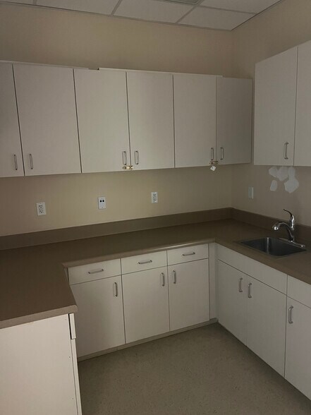 More Photos Of 1695 San Jacinto Ave, San Jacinto Medical For Lease