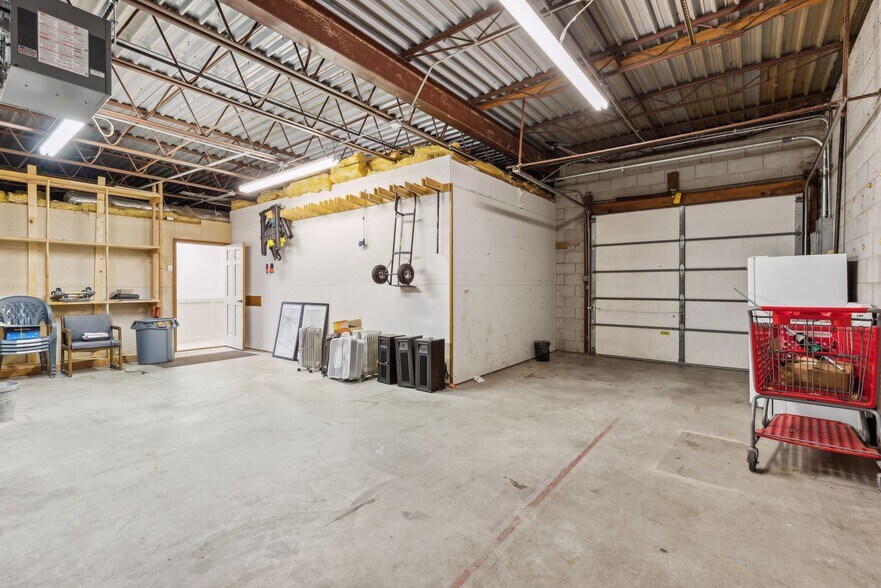 More Photos Of 295 Marie Ave E, West Saint Paul Flex For Lease