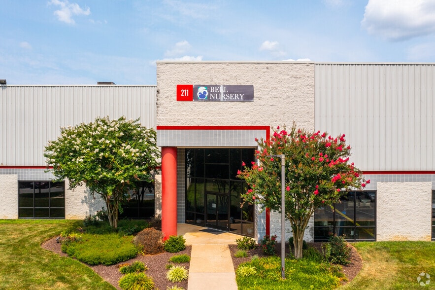 More Photos Of 500-514 Interchange Blvd, Newark Unknown For Lease