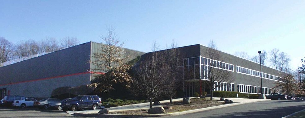 More Photos Of 33 Ramland Rd, Orangeburg Manufacturing For Sale