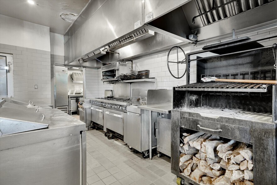 More Photos Of 7501-7507 Melrose Ave, Los Angeles General Retail For Sale