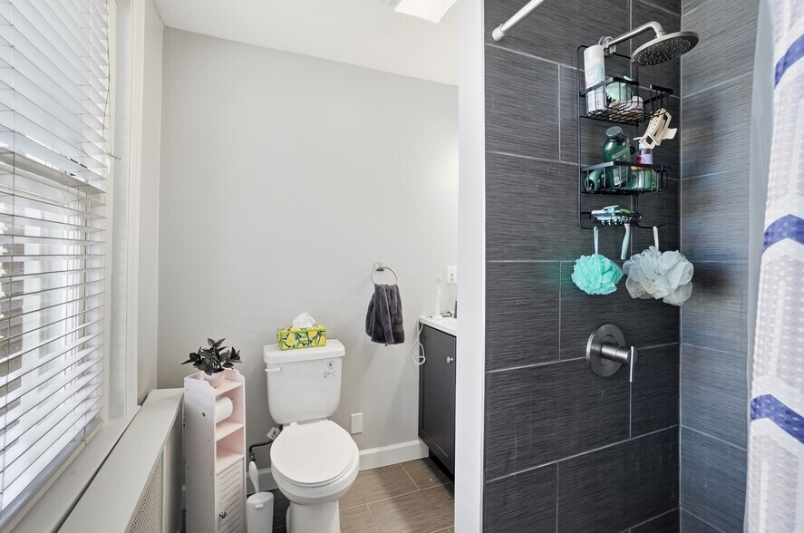 More Photos Of 2406 Auburn Ave, Cincinnati Office Residential For Sale