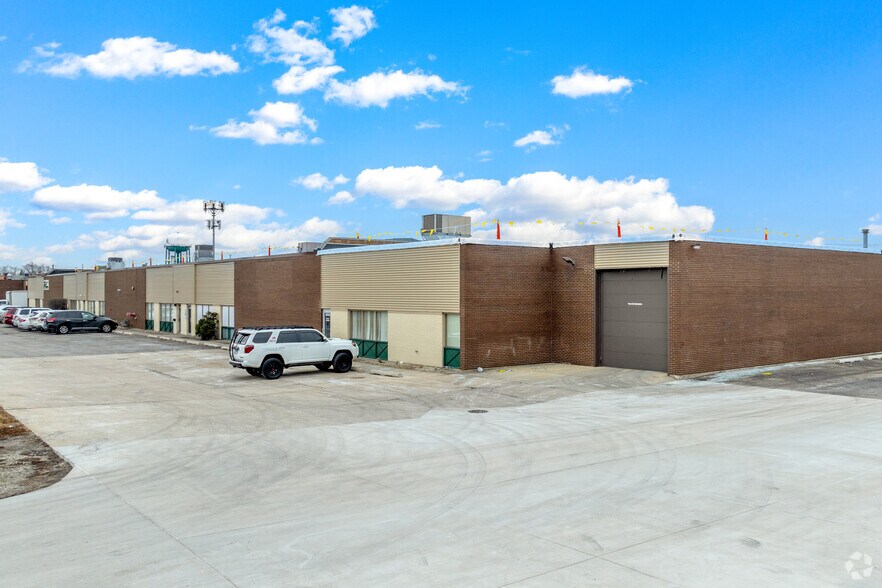 Primary Photo Of 5310-5352 S East Ave, Countryside Warehouse For Lease
