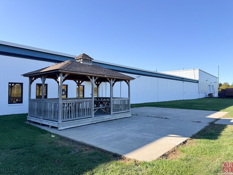 More Photos Of 2055 S Main St, Middletown Manufacturing For Lease