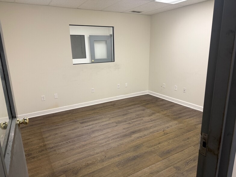 More Photos Of 36 Cedar St, East Hartford Manufacturing For Lease