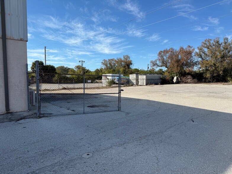 More Photos Of 174 Rich St, Venice Warehouse For Sale