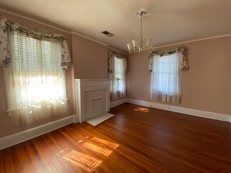 More Photos Of 421 N Lake Dr, Lexington Lodge Meeting Hall For Sale