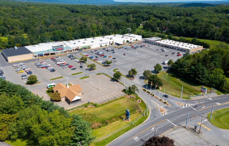 More Photos Of 1309 Blue Valley Dr, Pen Argyl Unknown For Lease