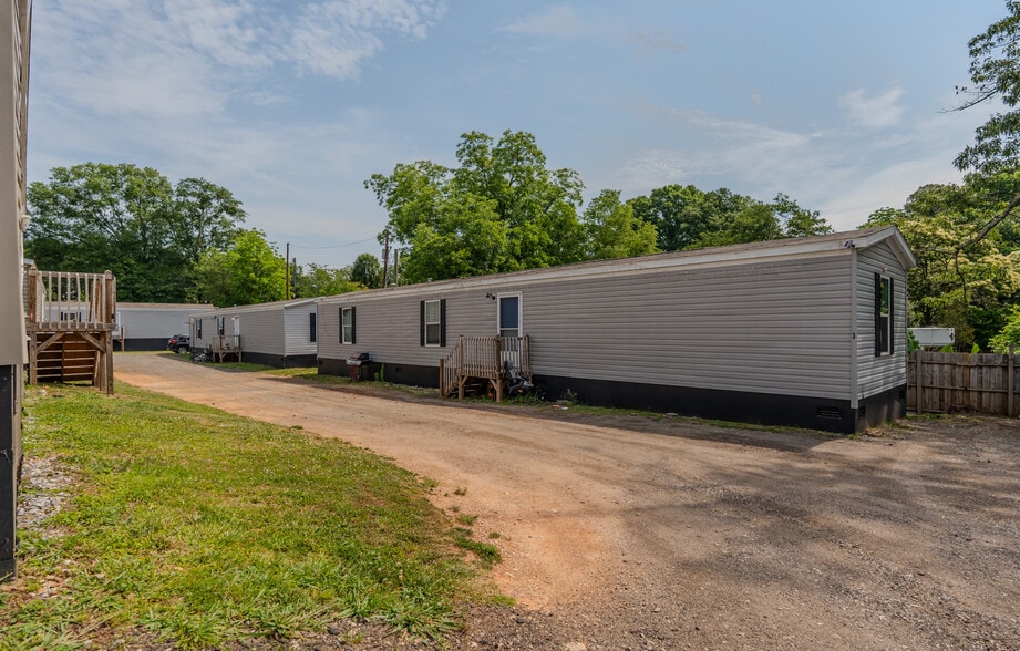 More Photos Of 923 W Lee Rd, Taylors Manufactured Housing Mobile Home Park For Sale
