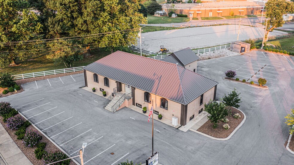 More Photos Of 1502 Westen St, Bowling Green Office For Sale