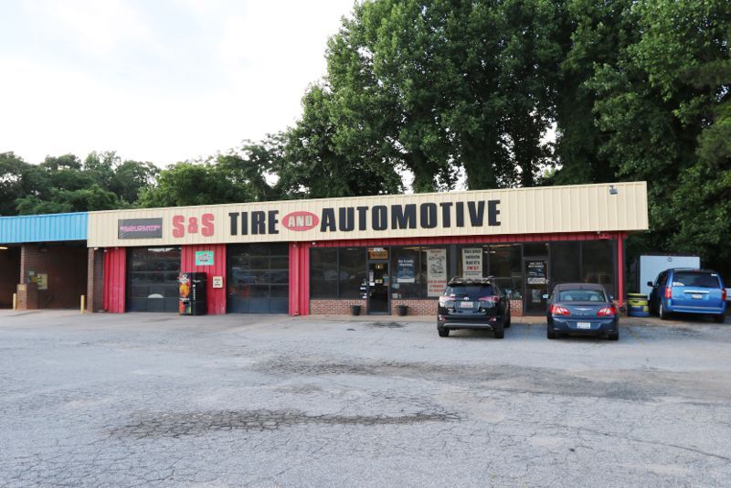More Photos Of 14730 E Wade Hampton Blvd, Greer Auto Repair For Lease