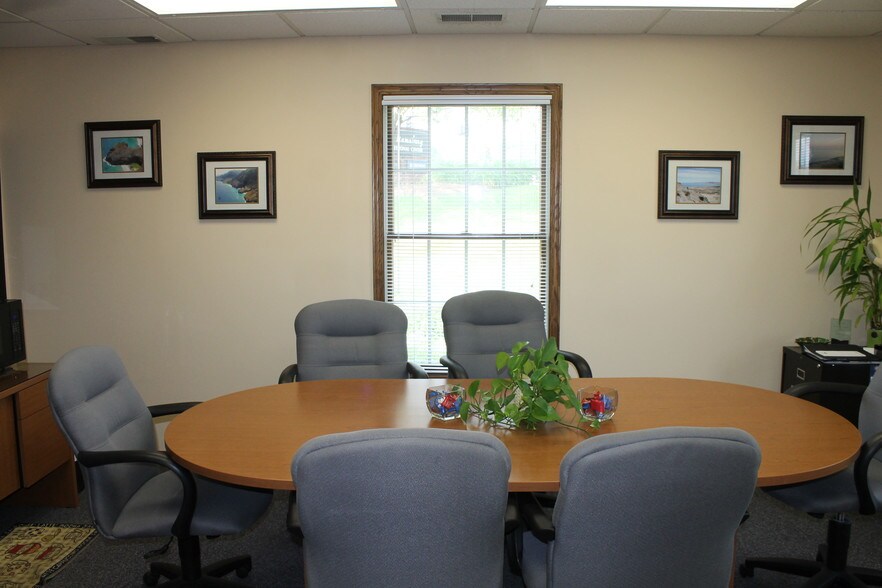 More Photos Of 421-425 Williamsburg Dr, Geneva Medical For Lease