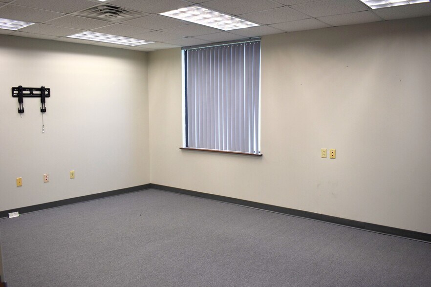 More Photos Of 601 Gates Rd, Vestal Township Office For Lease