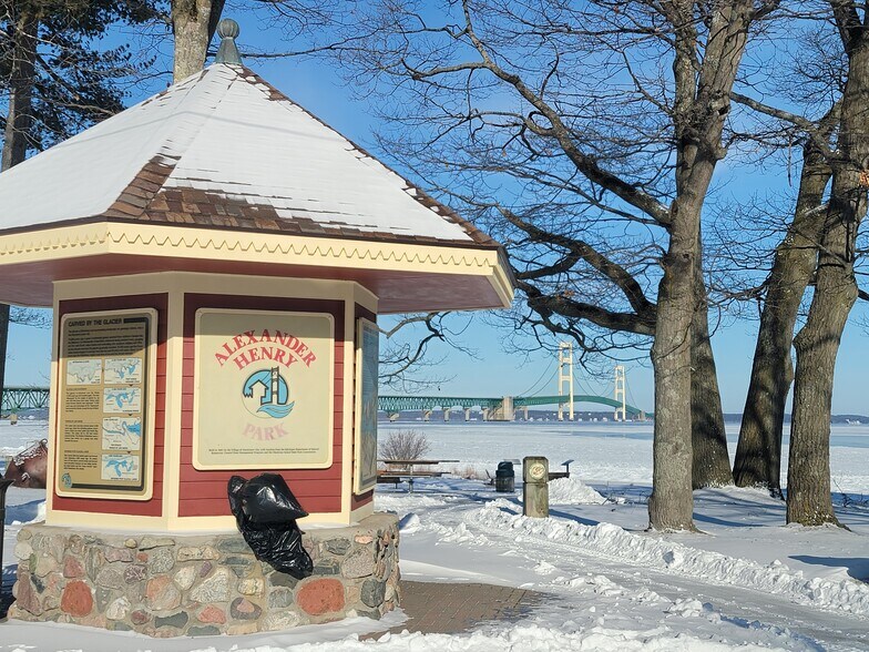 More Photos Of 217 E Central Ave, Mackinaw City Storefront For Lease