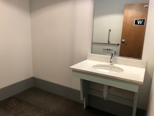 More Photos Of 624-626 New Bridge St, Jacksonville Storefront Retail Office For Lease