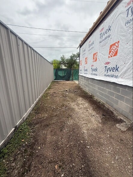 More Photos Of 1103 W Cavalcade St, Houston Industrial For Lease