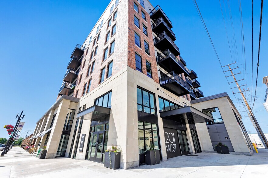 More Photos Of 201 W Wisconsin Ave, Neenah Apartments For Lease