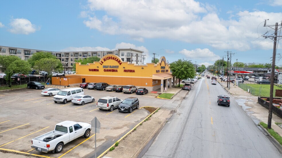 More Photos Of 2420 N Fitzhugh Ave, Dallas Supermarket For Lease