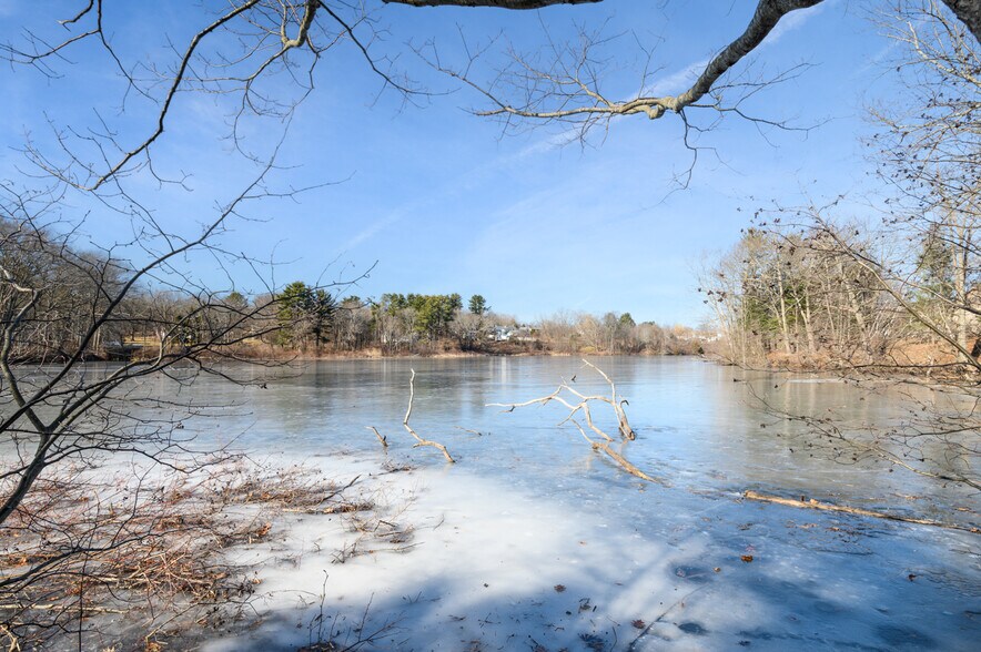 More Photos Of 34 Lafayette Rd, Hampton Falls Freestanding For Sale