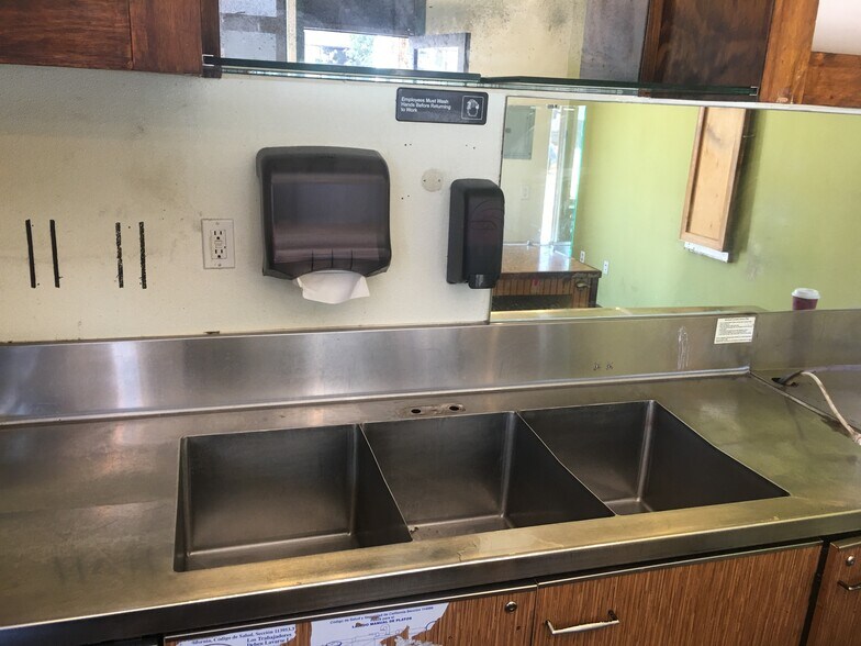 More Photos Of 798 S Van Ness Ave, San Francisco Storefront For Lease