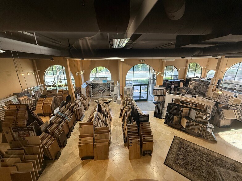 More Photos Of 28350 Roadside Dr, Agoura Hills Storefront For Lease