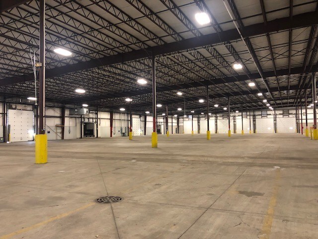More Photos Of 14831 Foundation Ave, Evansville Distribution For Lease