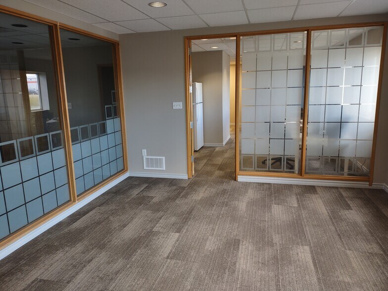 More Photos Of 450144 82nd St E, Aldersyde Manufacturing For Sale