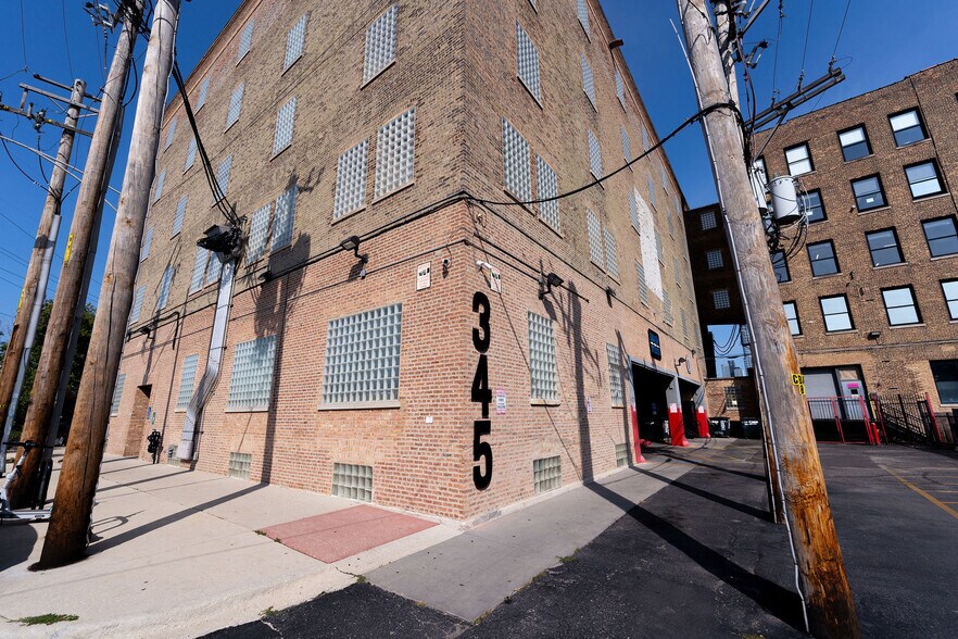 More Photos Of 345 N Loomis St, Chicago Office For Sale