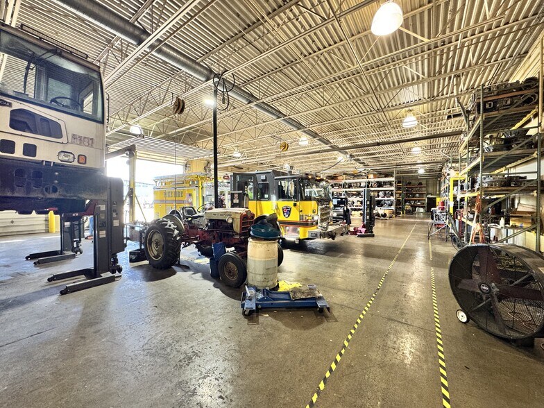 More Photos Of 450 N Enterprise Blvd, Lebanon Warehouse For Sale