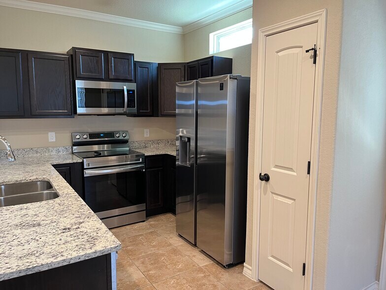 More Photos Of 13903 Annas Way, San Antonio Apartments For Sale