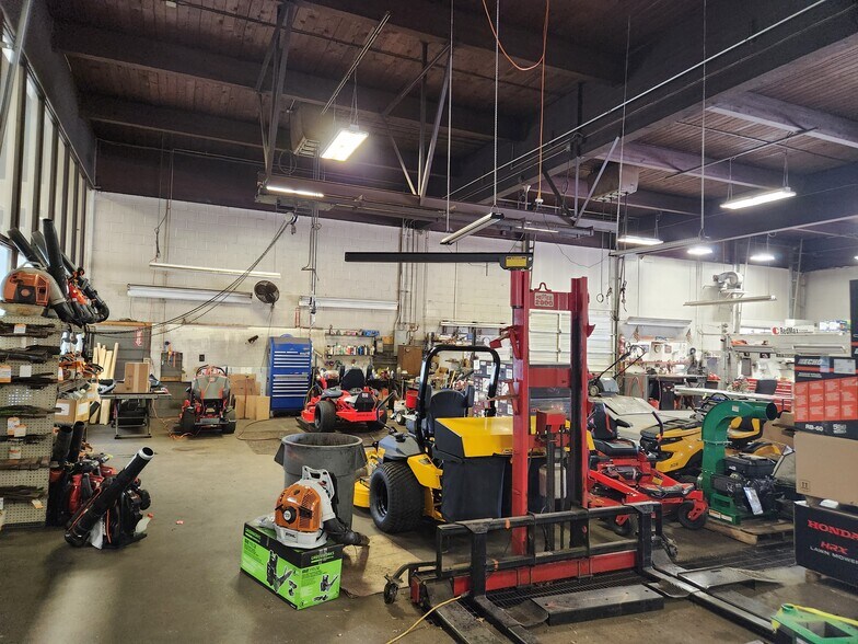 More Photos Of 233 Turnpike Rd, Westborough Freestanding For Lease