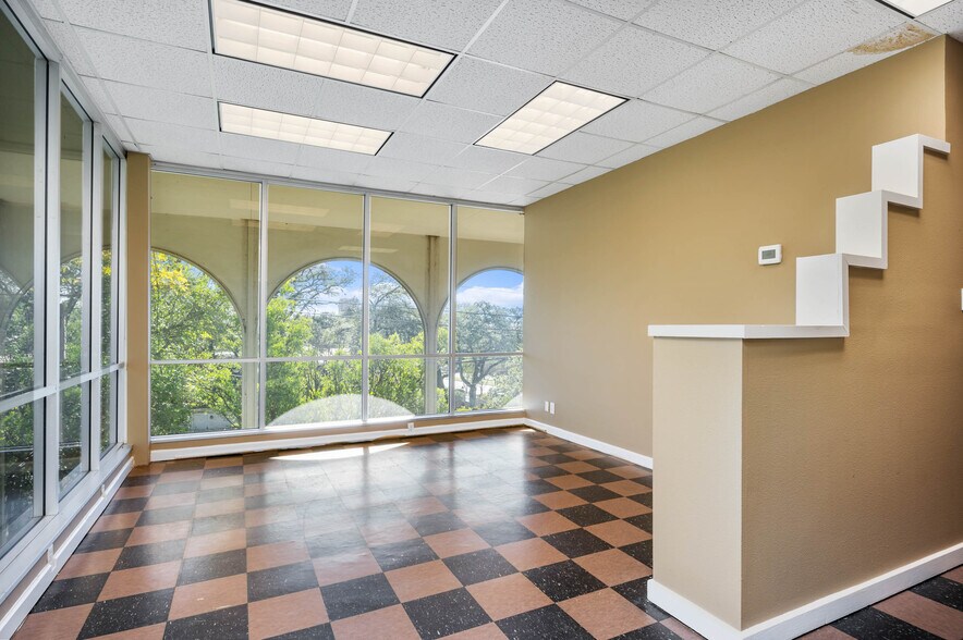 More Photos Of 8100 Broadway St, San Antonio Office For Sale
