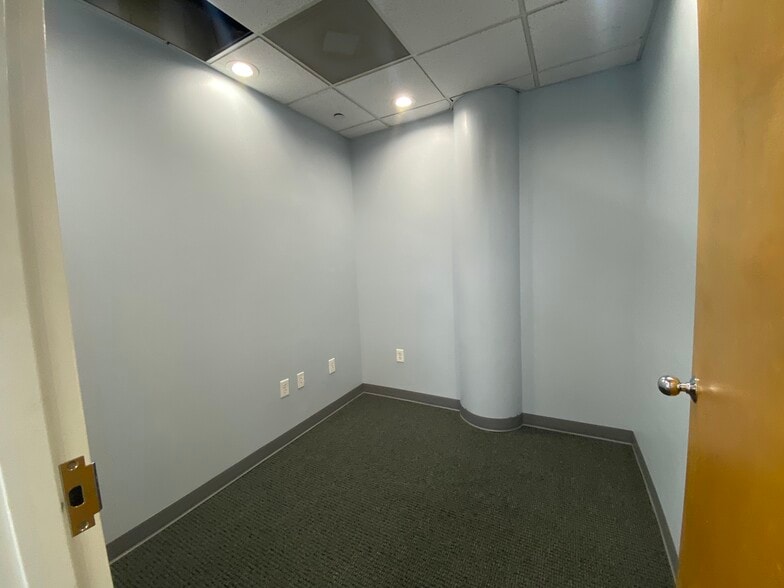 More Photos Of 1010 Kennedy Dr, Key West Medical For Sale