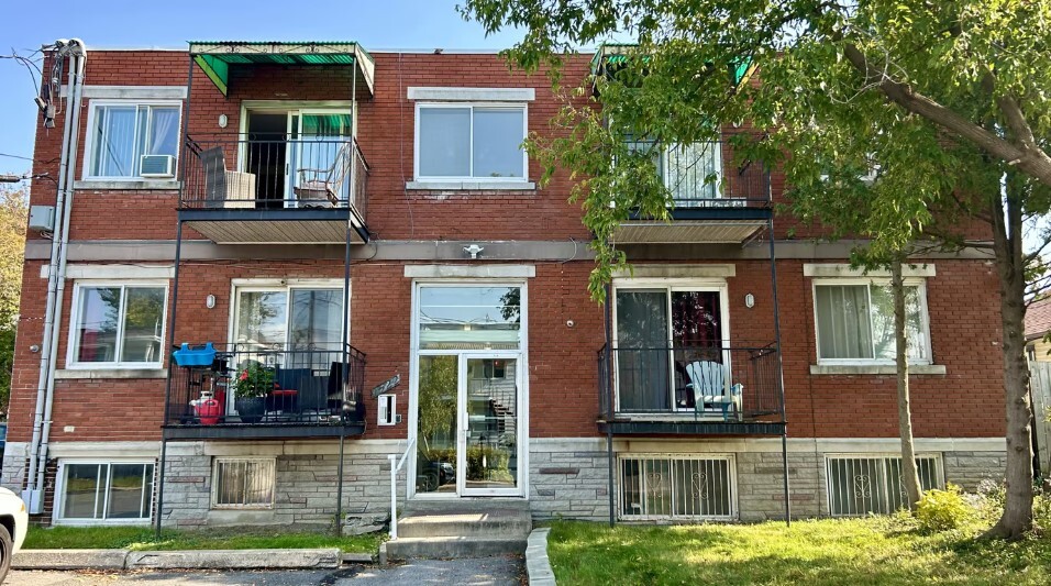 Primary Photo Of 1522 Rue Saint-Joseph, Longueuil Apartments For Sale